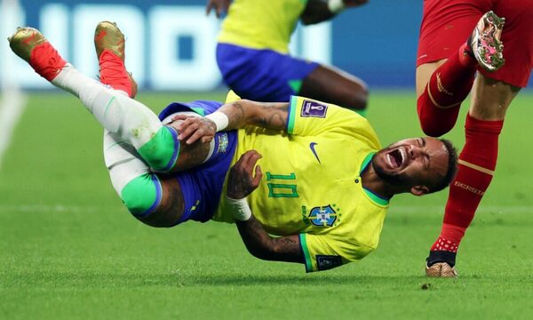 (VIDEO) El llanto de Neymar: pidió el cambio y hay preocupación por su tobillo derecho
