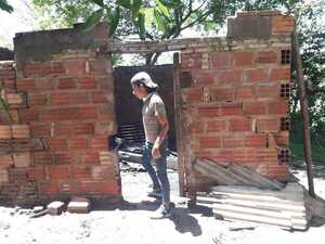 Se quemó su casa y terminó detenido