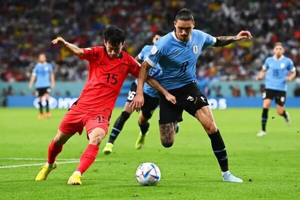 Uruguay se estrena con un amargo empate