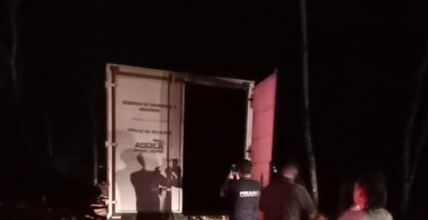 Falsos policías asaltan y abandonan camión que transportaba productos electrónicos