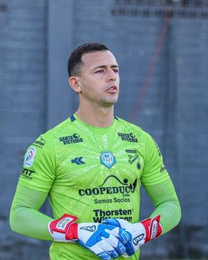 Héctor Espínola, cerca de la Academia - Fútbol - ABC Color