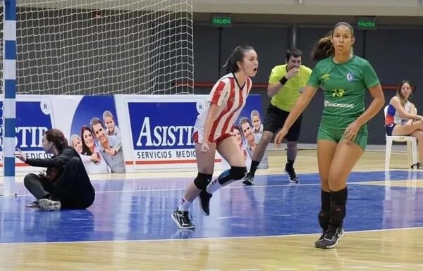 Guerreritas festejan triunfo ante Brasil en balonmano - Polideportivo - ABC Color
