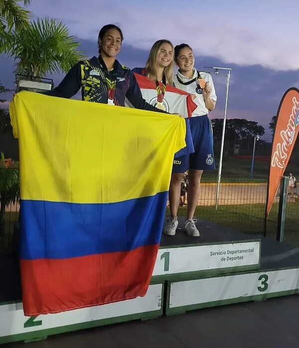 Luana, oro y récord en natación - Polideportivo - ABC Color