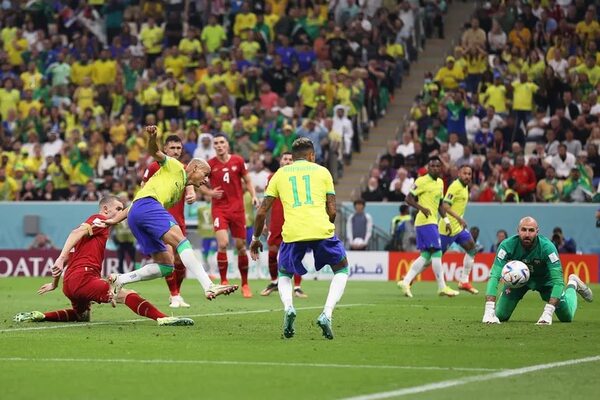 Richarlison fue la estrella en el triunfo de Brasil ante Serbia - Fútbol Internacional - ABC Color