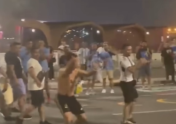 Pelea entre hinchas argentinos y mexicanos en el Mundial de Qatar - Radio Imperio