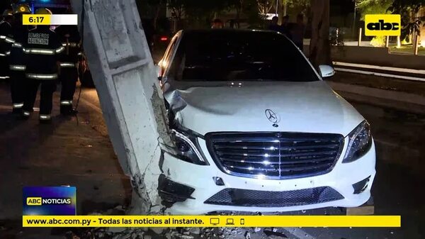 Chocó contra columna y provocó corte de energía - ABC Noticias - ABC Color