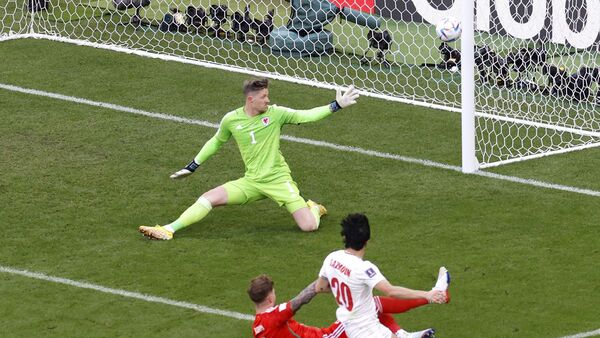 Irán golpea en el final y vence a Gales