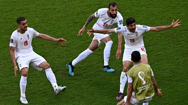Irán tumba a Gales en la adición y sueña con llegar a octavos de final