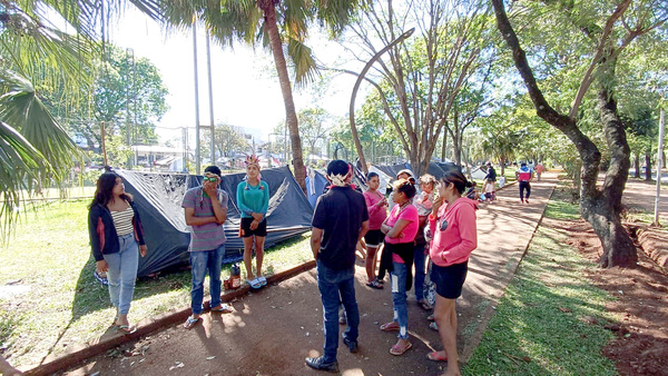 Indígenas de Itakyry siguen con protestas por desidia del INDI - La Clave
