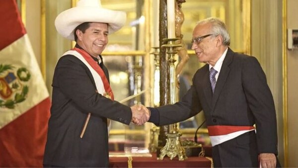 Perú: Renunció el primer ministro y el presidente Castillo renueva todo su gabinete