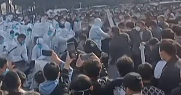 La Nación / China confina a la “ciudad iPhone” tras violentas protestas