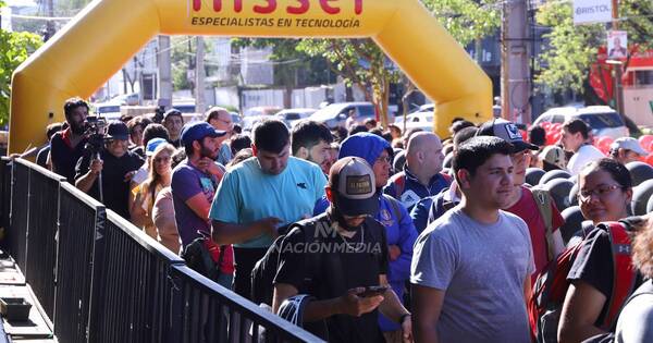 La Nación / Black Friday de Nissei con altas expectativas ante gran concurrencia de personas