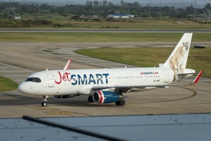 La aerolínea de bajo costo JetSMART pide operar rutas domésticas en Colombia - MarketData