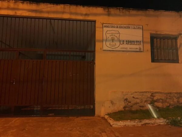 Ventilador de techo cae sobre la cabeza de una niña en escuela de Lambaré - Nacionales - ABC Color
