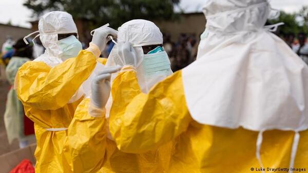 Uganda cierra escuelas para frenar brote de ébola