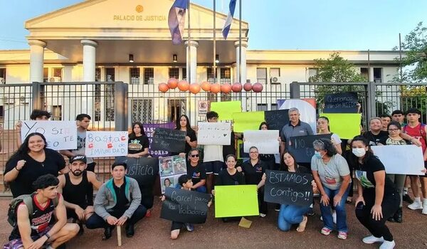 Dos movilizaciones en repudio a la violencia contra la mujer - ABC en el Este - ABC Color