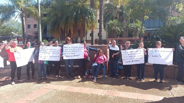 Caaguazú: Mujer se encadena tras denunciar maltrato por parte de su hija