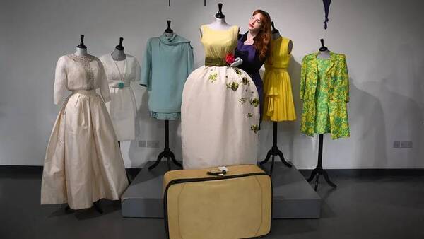 El vestido de la suerte de la actriz Liz Taylor, será subastado tras haber pasado 50 años dentro de una maleta