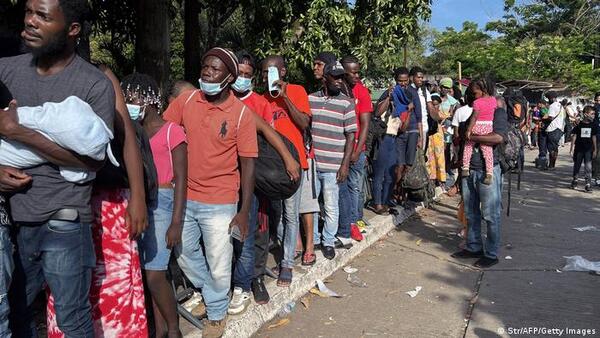 México niega permiso de tránsito a migrantes en frontera sur
