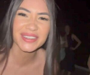 Se cortó la lú en pleno concurso de Miss UNA