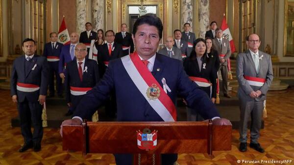 Presidente de Perú toma juramento a su quinto gabinete de ministros