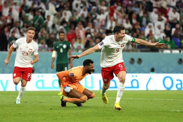 Polonia obtuvo un triunfo clave ante complicado Arabia Saudita