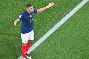 Francia rompe la 'maldición del campeón del mundo' y ya está en octavos