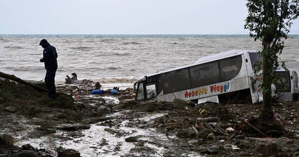 La Nación / Italia: deslave causa un muerto y una decena de desaparecidos