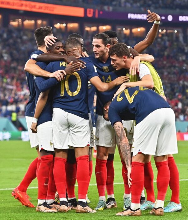 Francia gana y sella su clasificación a octavos