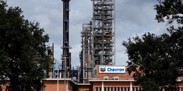 EEUU autorizó a Chevron a retomar parcialmente sus actividades en Venezuela