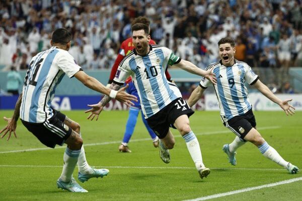 Argentina logra un gran triunfo y revive en el Mundial