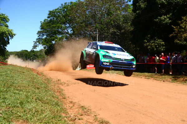 Bestard y Díaz festejan el 'Bi' ganando la etapa 1 en Cordillera