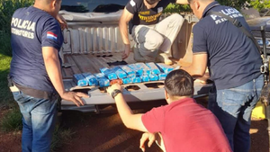 Policías incautan marihuana y recuperan camioneta robada en Argentina