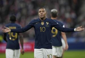 Doblete de Mbappé para instalar a Francia en octavos de final