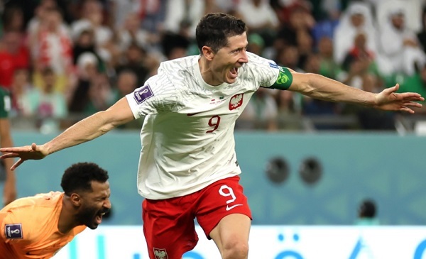 Polonia aprovecha sus ocasiones y vence a Arabia Saudita