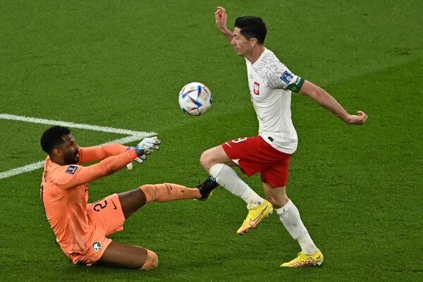 Polonia gana y lidera con primer gol de Lewandowski - Fútbol Internacional - ABC Color