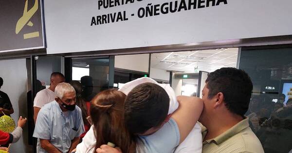 La Nación / Diez compatriotas, repatriados de España por vulnerabilidad