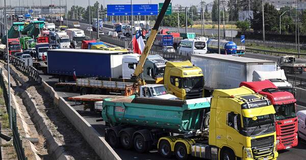 La Nación / Sigue la falta de acuerdo entre camioneros y el Gobierno de Boric