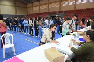 Caazapá: 671 universitarios reciben segundo desembolso por becas | 1000 Noticias