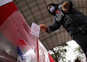 Elecciones : Recuerdan que se puede acceder al voto con cédula vencida - trece