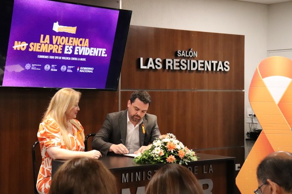 Ministerios se comprometen a aplicar ley de protección integral a la mujer - .::Agencia IP::.