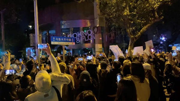 Protestan contra la política de cero covid de Xi Jinping en China | 1000 Noticias