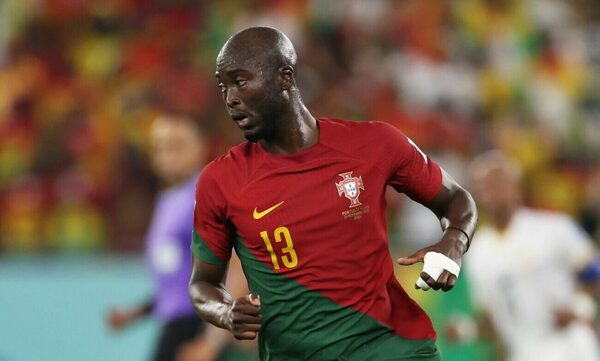 El defensa portugués Danilo Pereira se fractura tres costillas y se pierde partido ante Uruguay