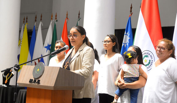 Presentaron exposición de joyas de mujeres del Bañado por el 25N - .::Agencia IP::.