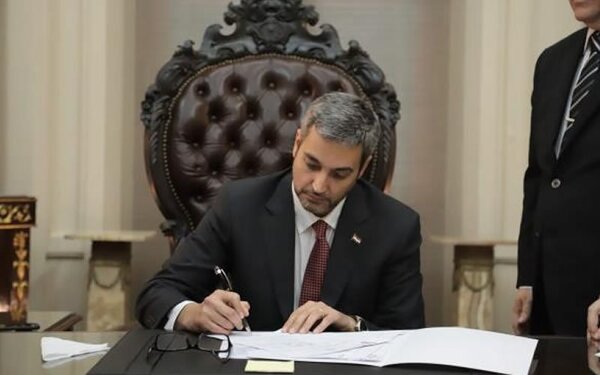 Abdo promulgará ley de manoteo a fondos del IPS porque “forma parte del contubernio”, afirman - ADN Digital