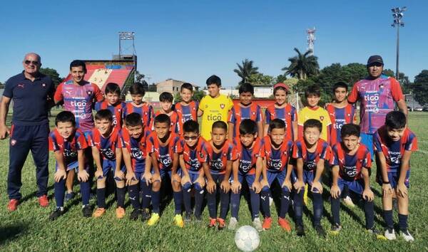 “Cicloncitos” soplaron fuerte y son los capos en escuela de fútbol