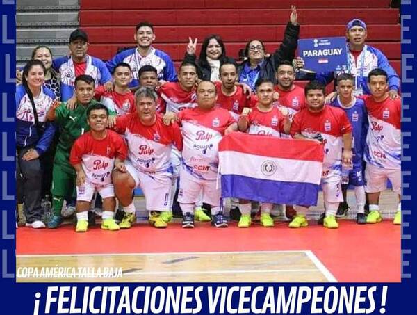 [GALERÍA] La Albirroja de Talla Baja rumbea a Colombia para conquistar la Copa Intercontinental