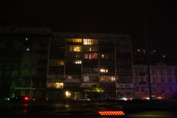 Volvió la luz y la calefacción en la helada capital de Ucrania - ADN Digital