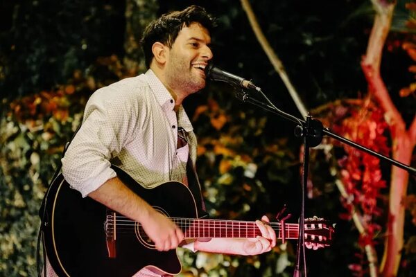José Manfredi lanza el nuevo sencillo “Cruzando el universo” - Música - ABC Color