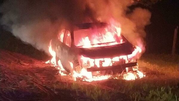 Falsos agentes de la Senad raptaron a una joven y quemaron su auto
